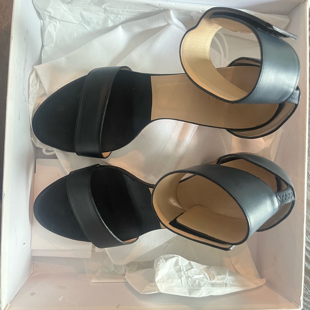 Chloe Black Sandals Modern Minimalist Design